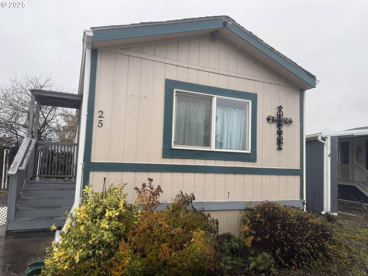 612 Cascade Dr - Photo 1