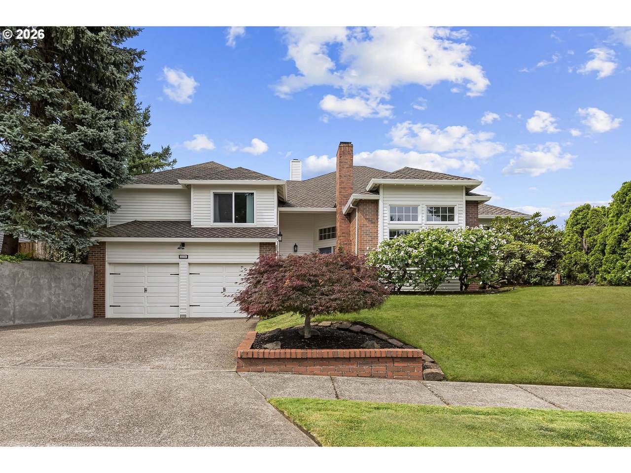 2104 Club House Dr - Photo 1