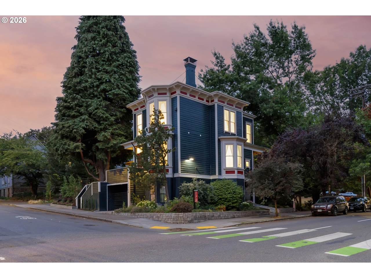 https://bt-photos.global.ssl.fastly.net/portland/1280_boomver_1_527132342-2.jpg
