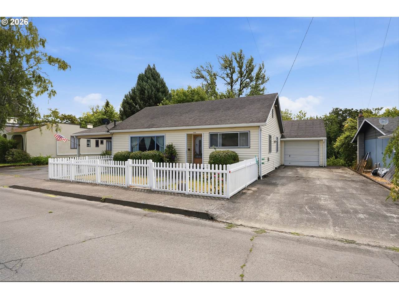 730 Main St - Photo 1