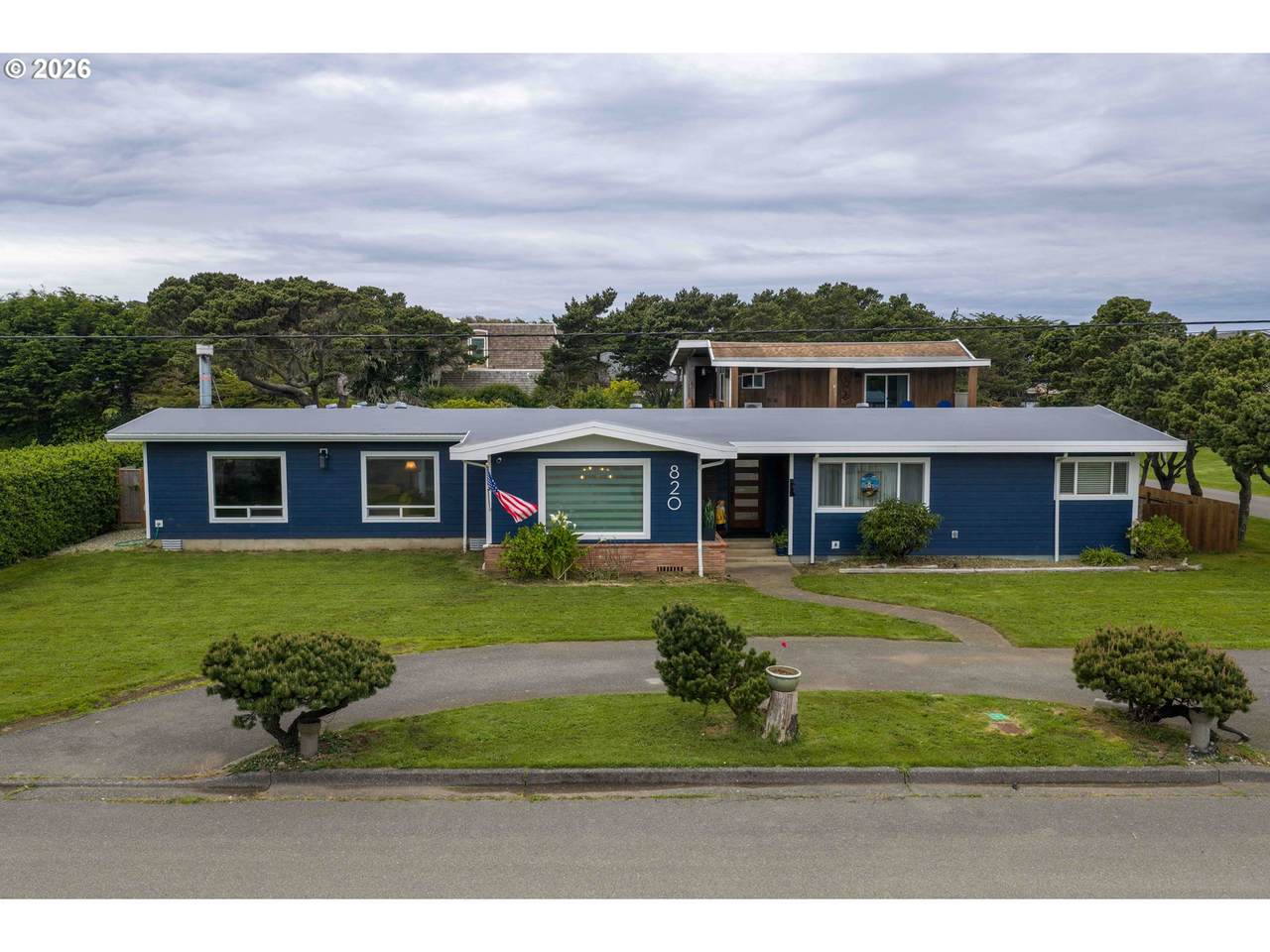 820 Jackson Ave - Photo 1