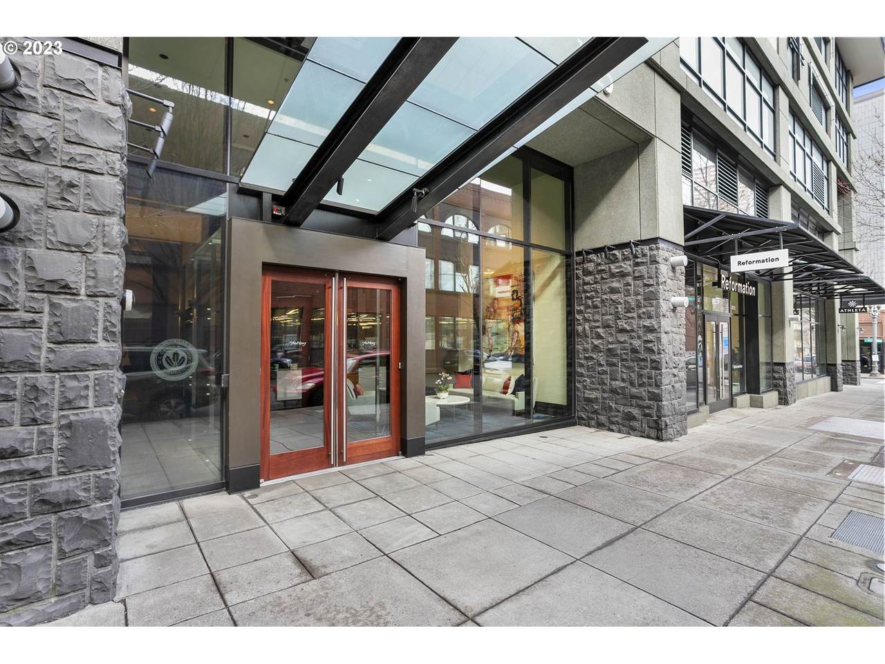 1025 Couch St - Photo 1