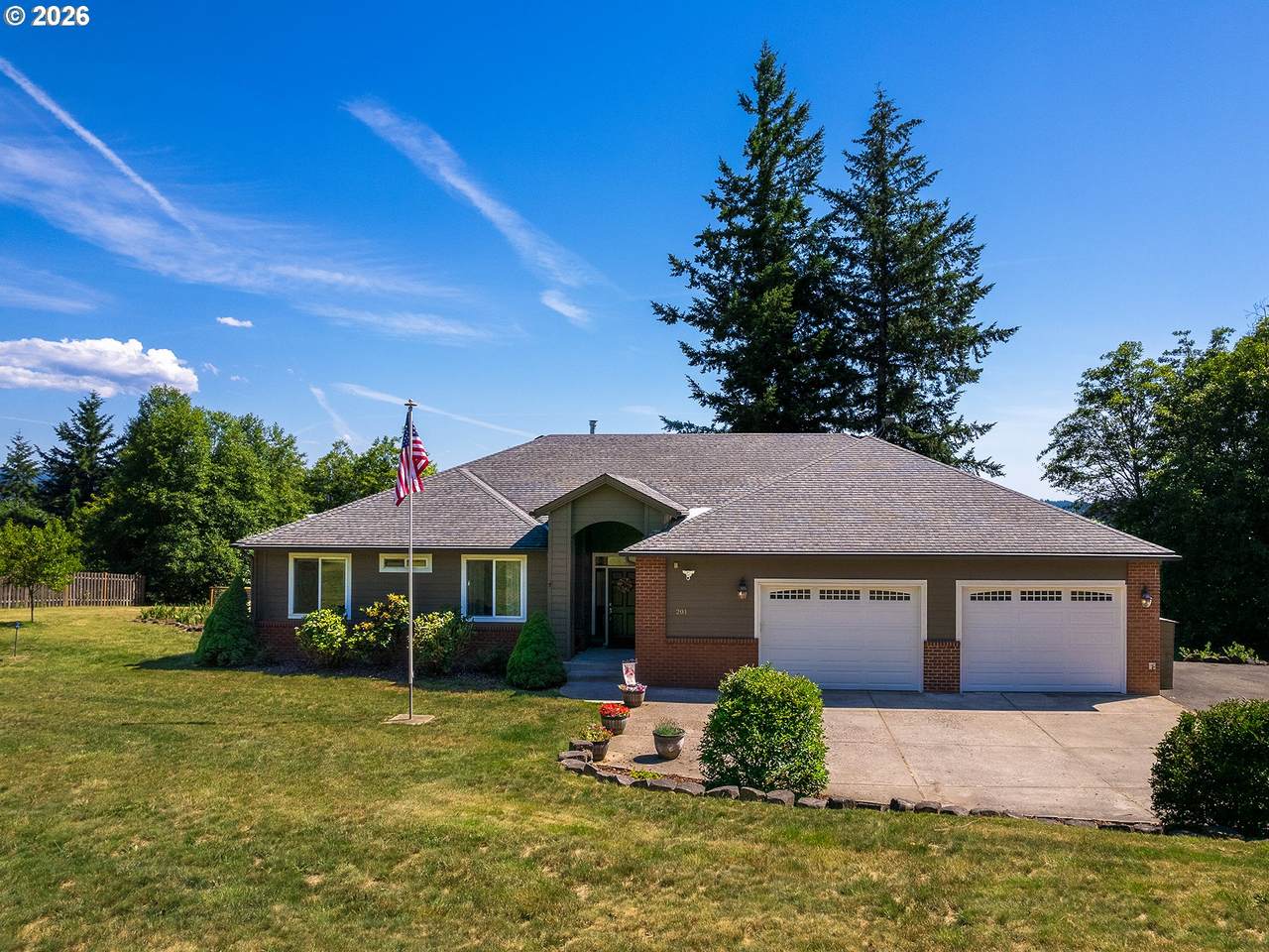 201 Robson Rd - Photo 1