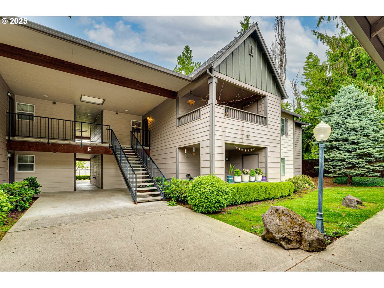 14019 20TH Ave - Photo 1