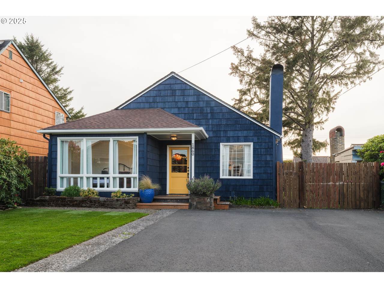 1860 Edgewood St - Photo 1