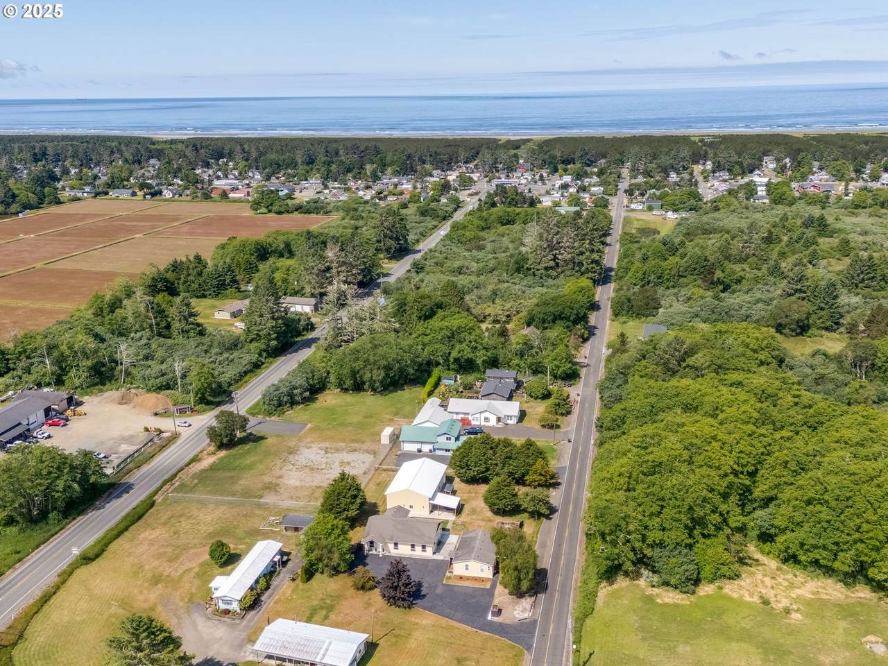 2208 41ST Pl - Photo 1