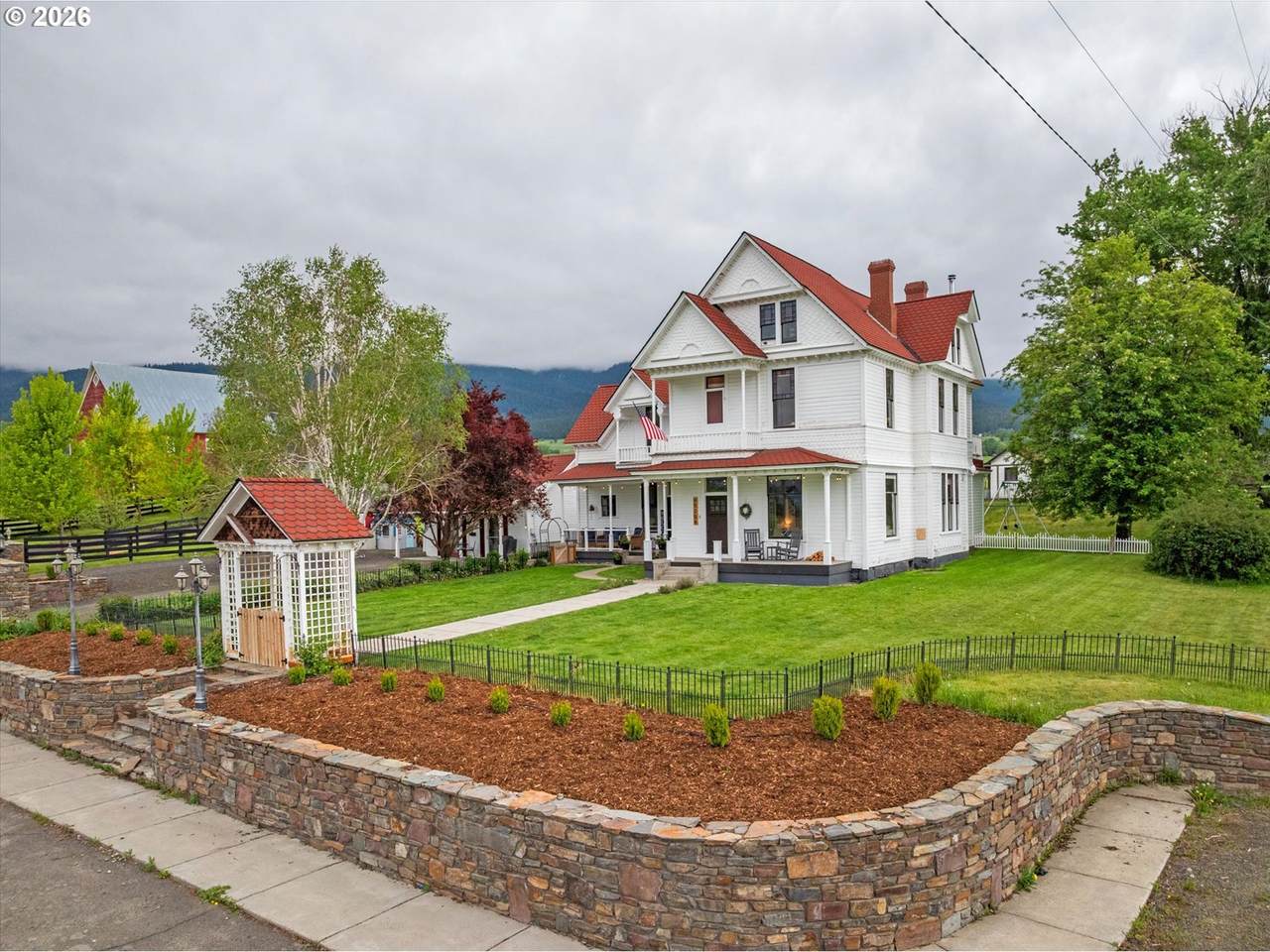 https://bt-photos.global.ssl.fastly.net/portland/1280_boomver_1_535806780-2.jpg