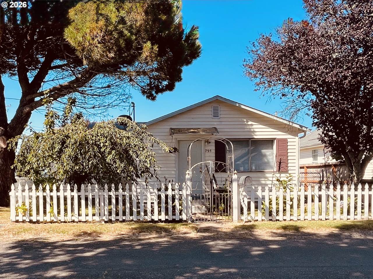 795 Laurel Ave - Photo 1