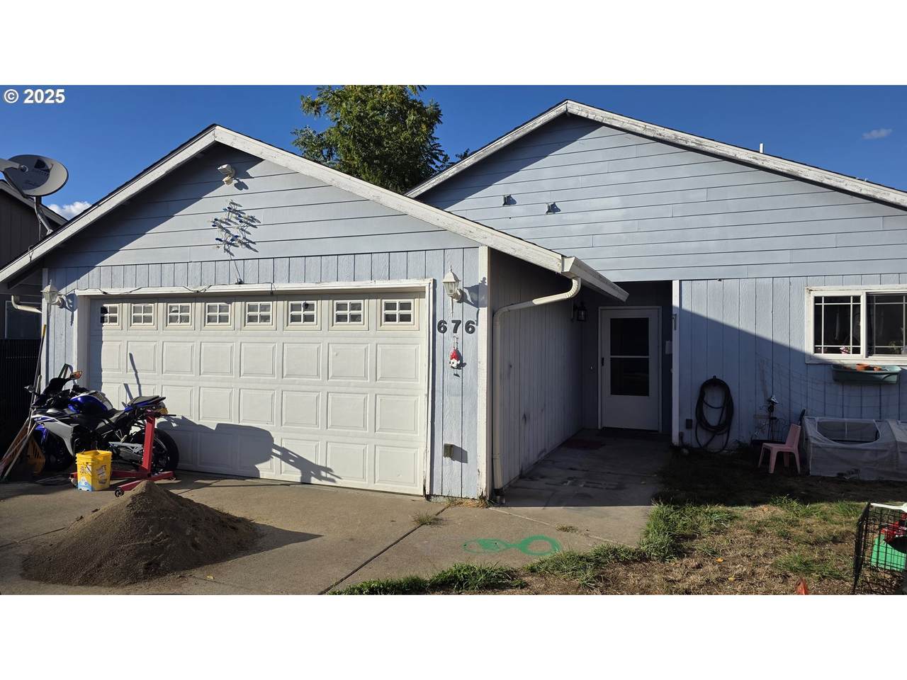 676 58TH St - Photo 1