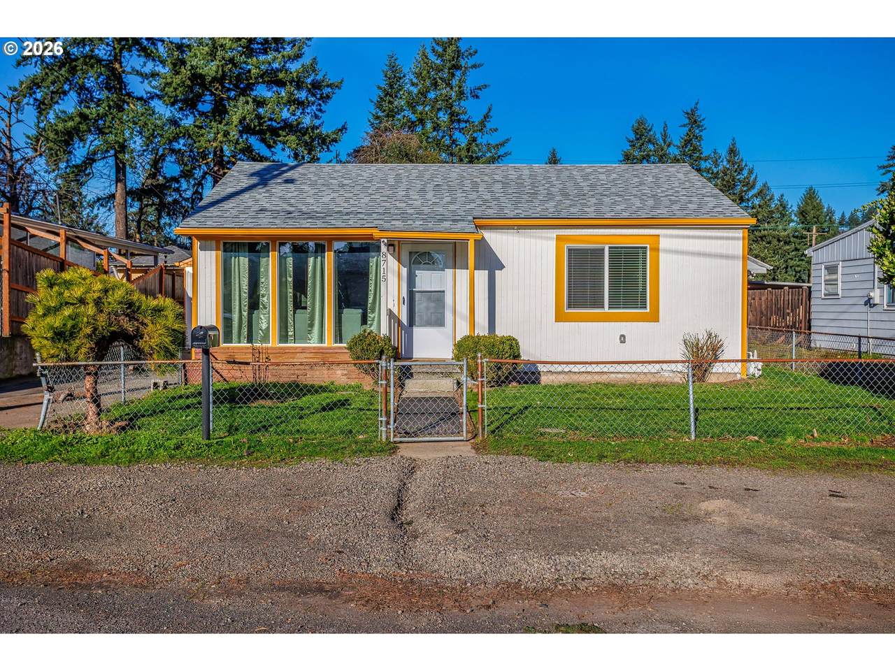 8715 Clackamas St - Photo 1