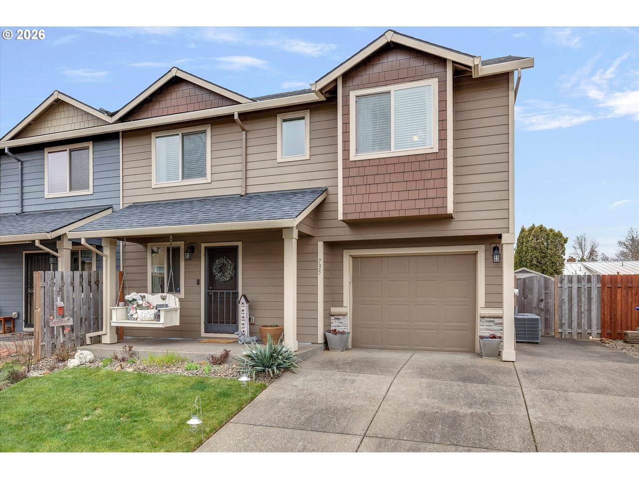 735 Garden Ct - Photo 1