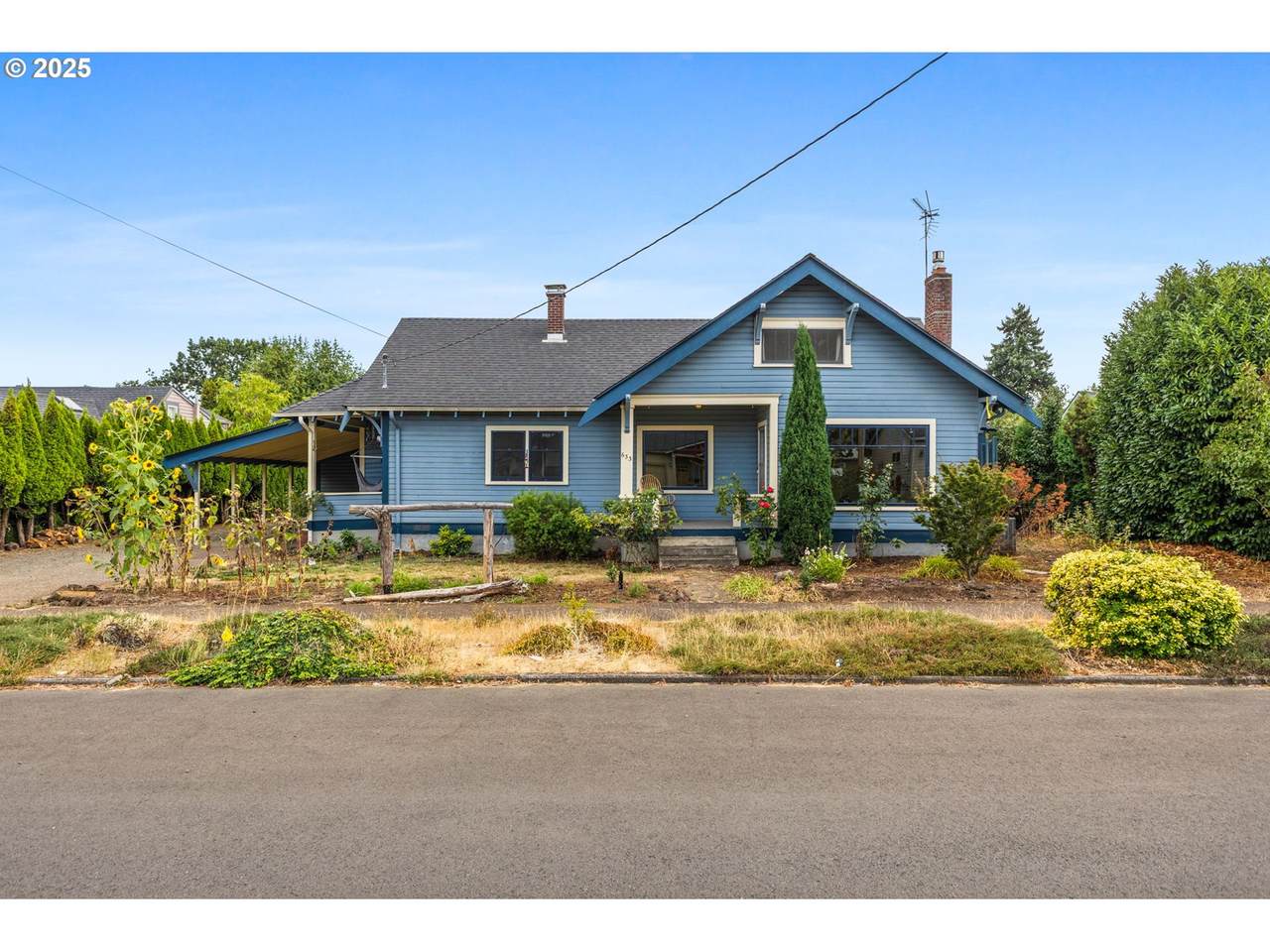 633 Ash St - Photo 1