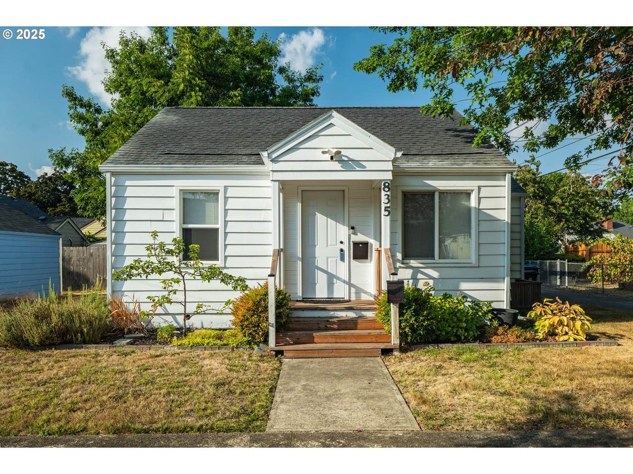 835 Academy St - Photo 1