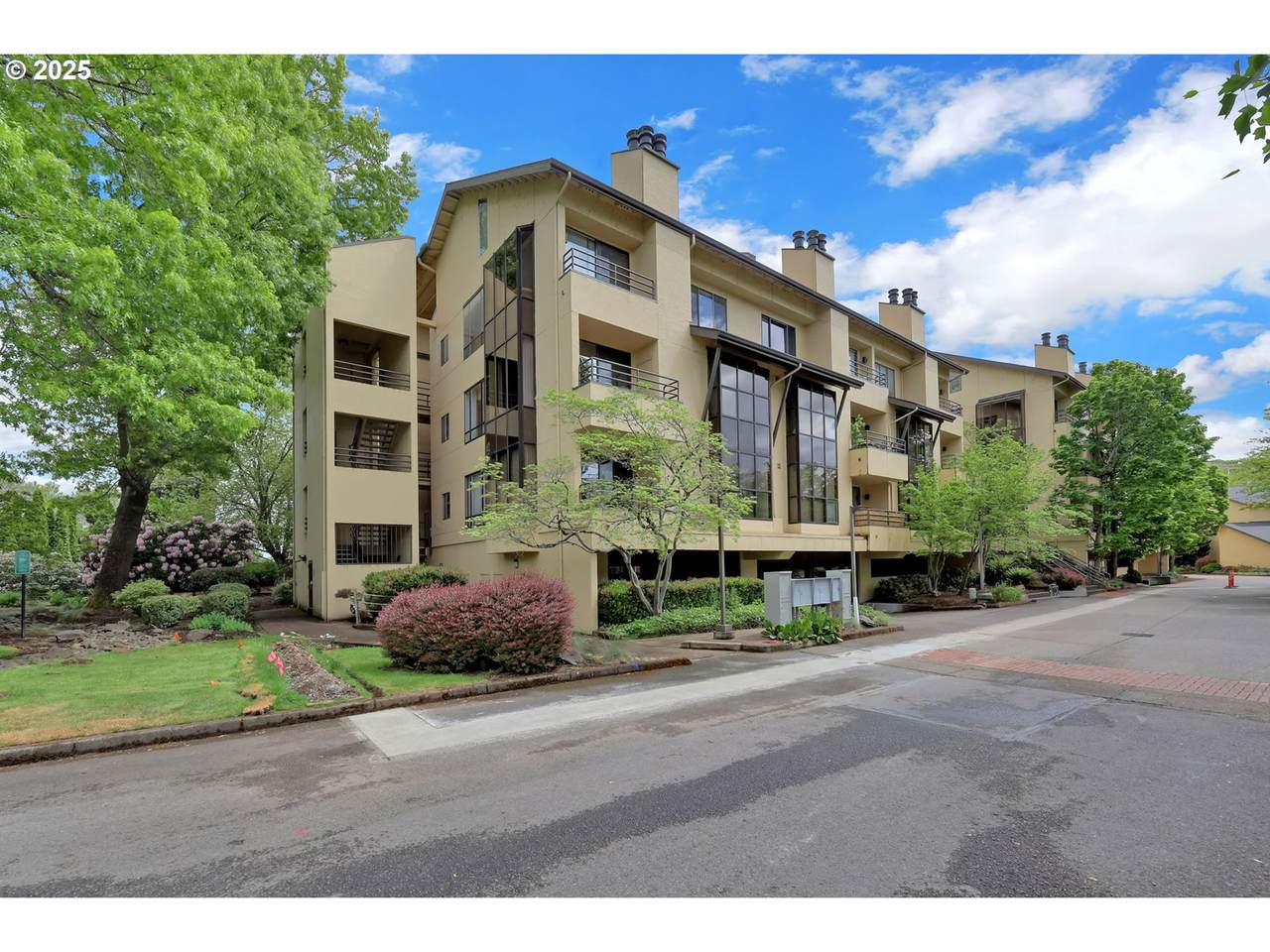 648 Wimbledon Ct - Photo 1