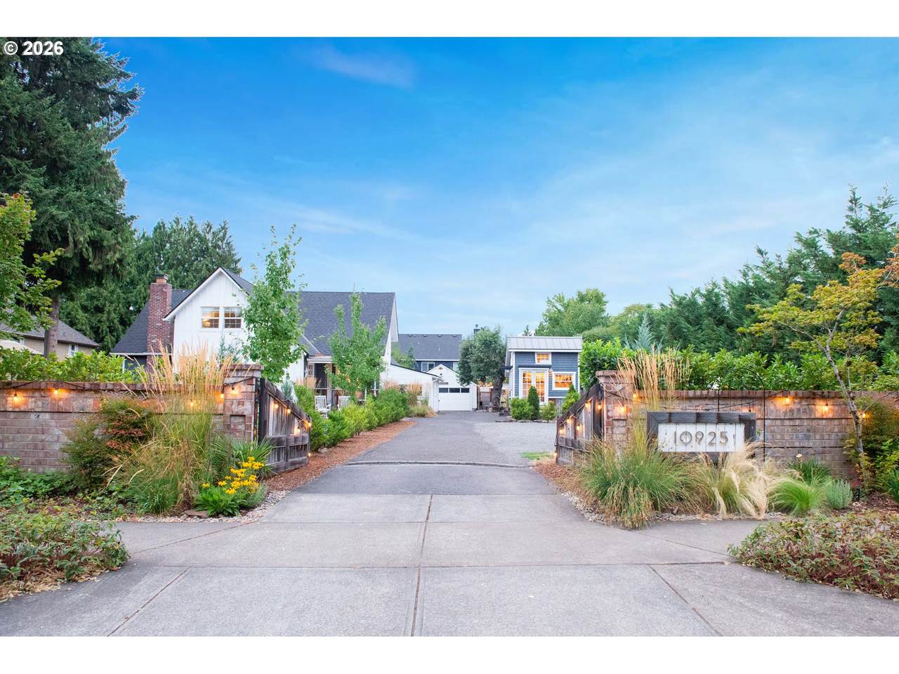 10925 Wilsonville Rd - Photo 1
