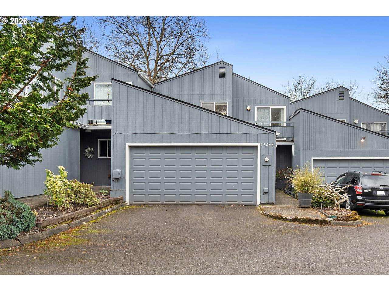 17666 Rolling Hill Ln - Photo 1