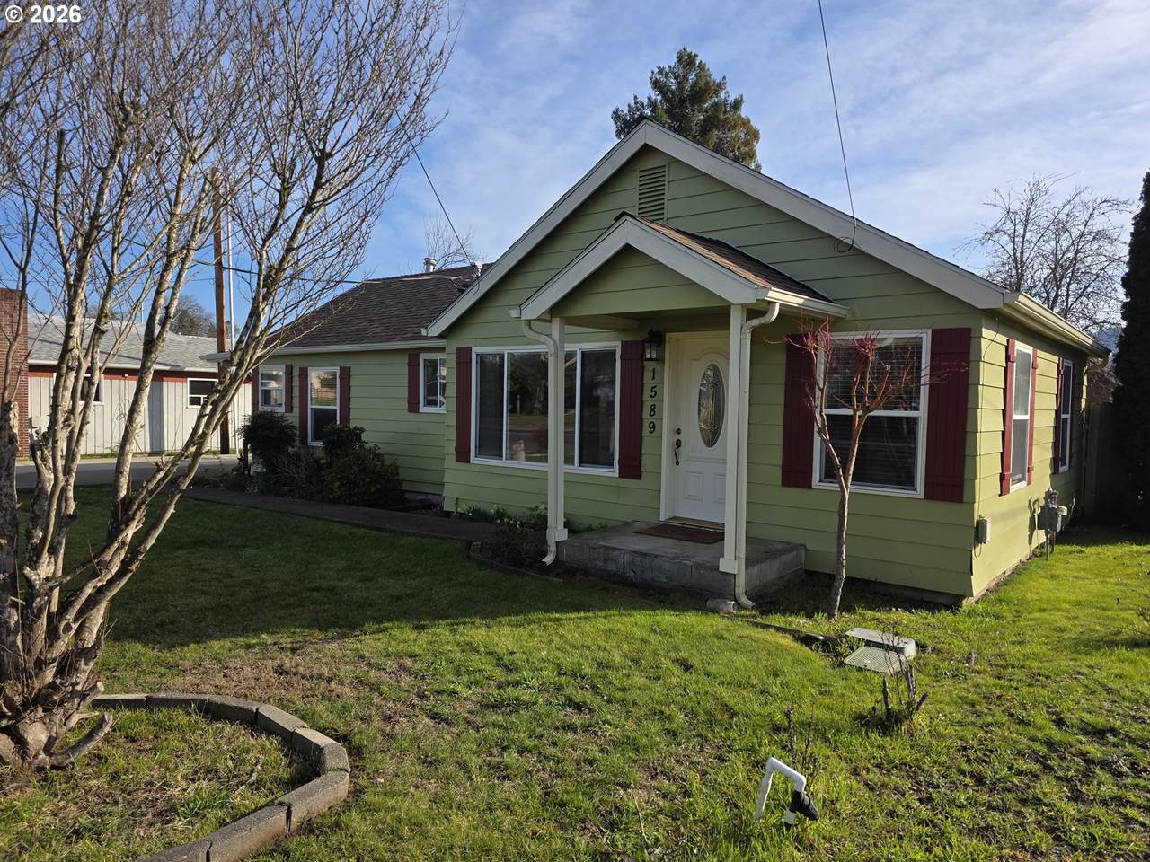 1589 Calkins Ave - Photo 1