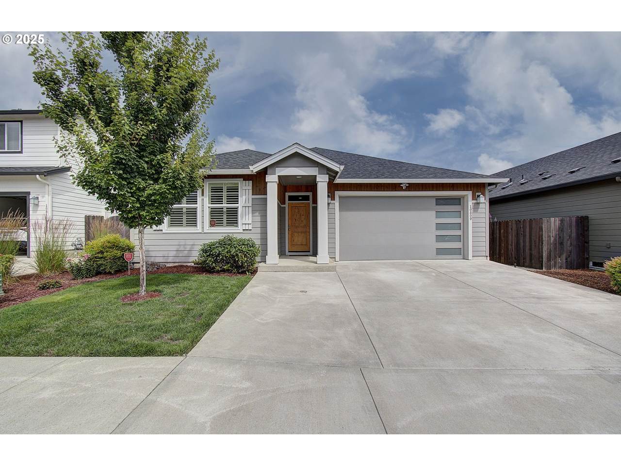 10809 121ST Ave - Photo 1