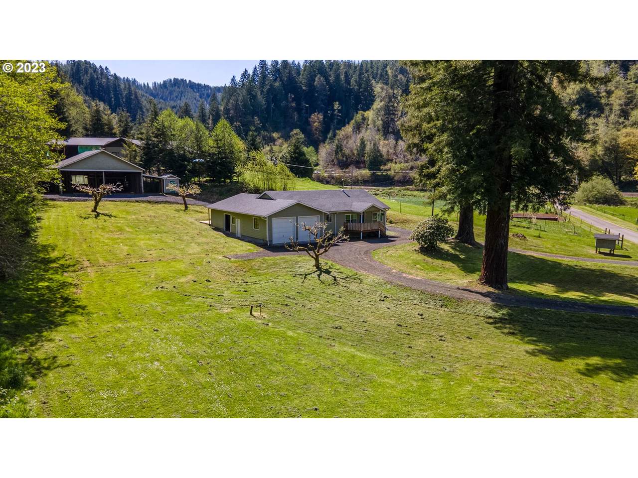 233 Johanneson Creek Rd - Photo 1