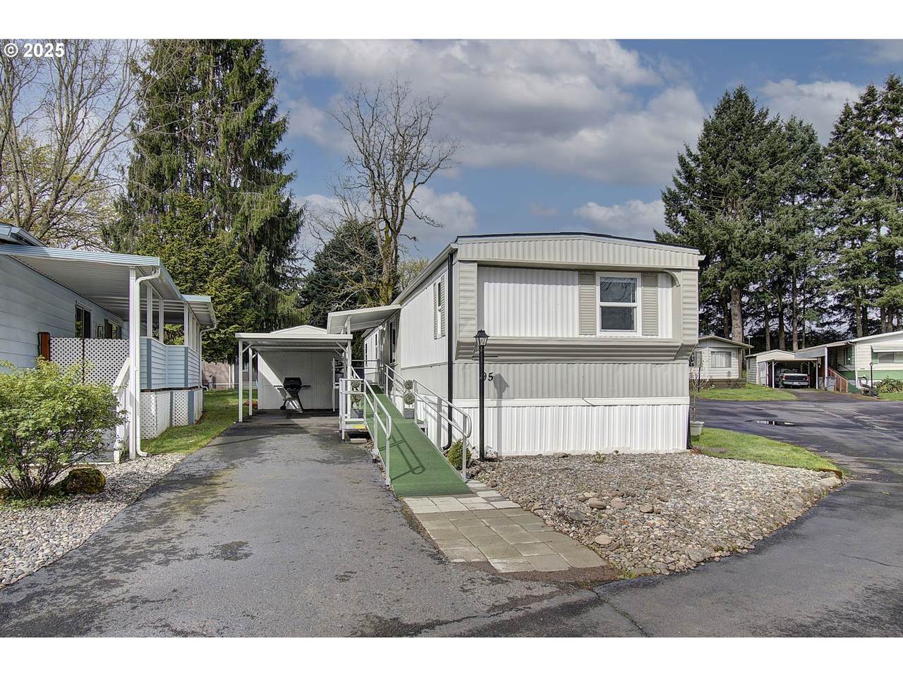 5404 121ST Ave - Photo 1