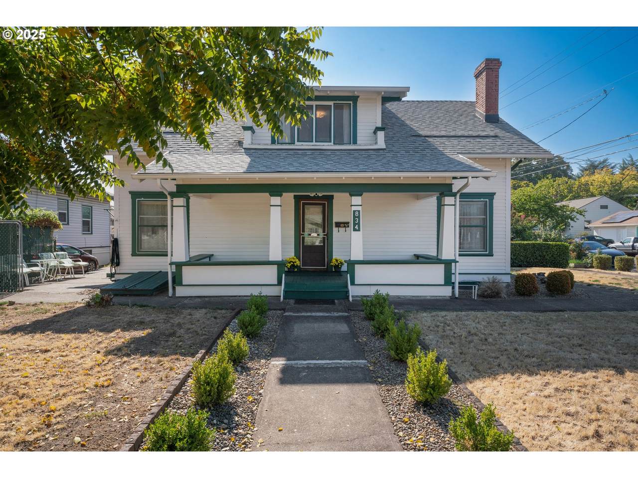 834 9TH Ave - Photo 1