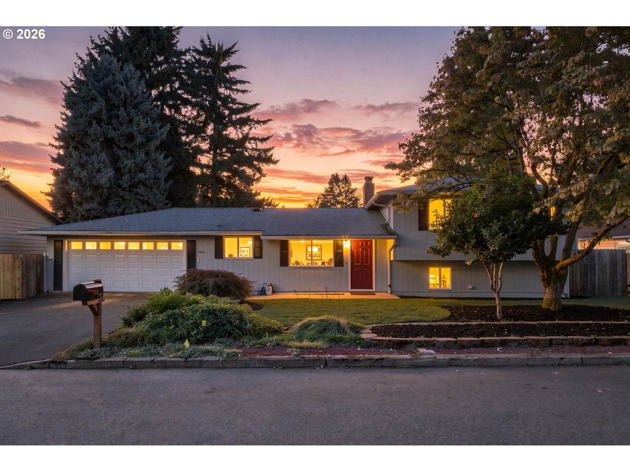 1120 Douglas Dr - Photo 1