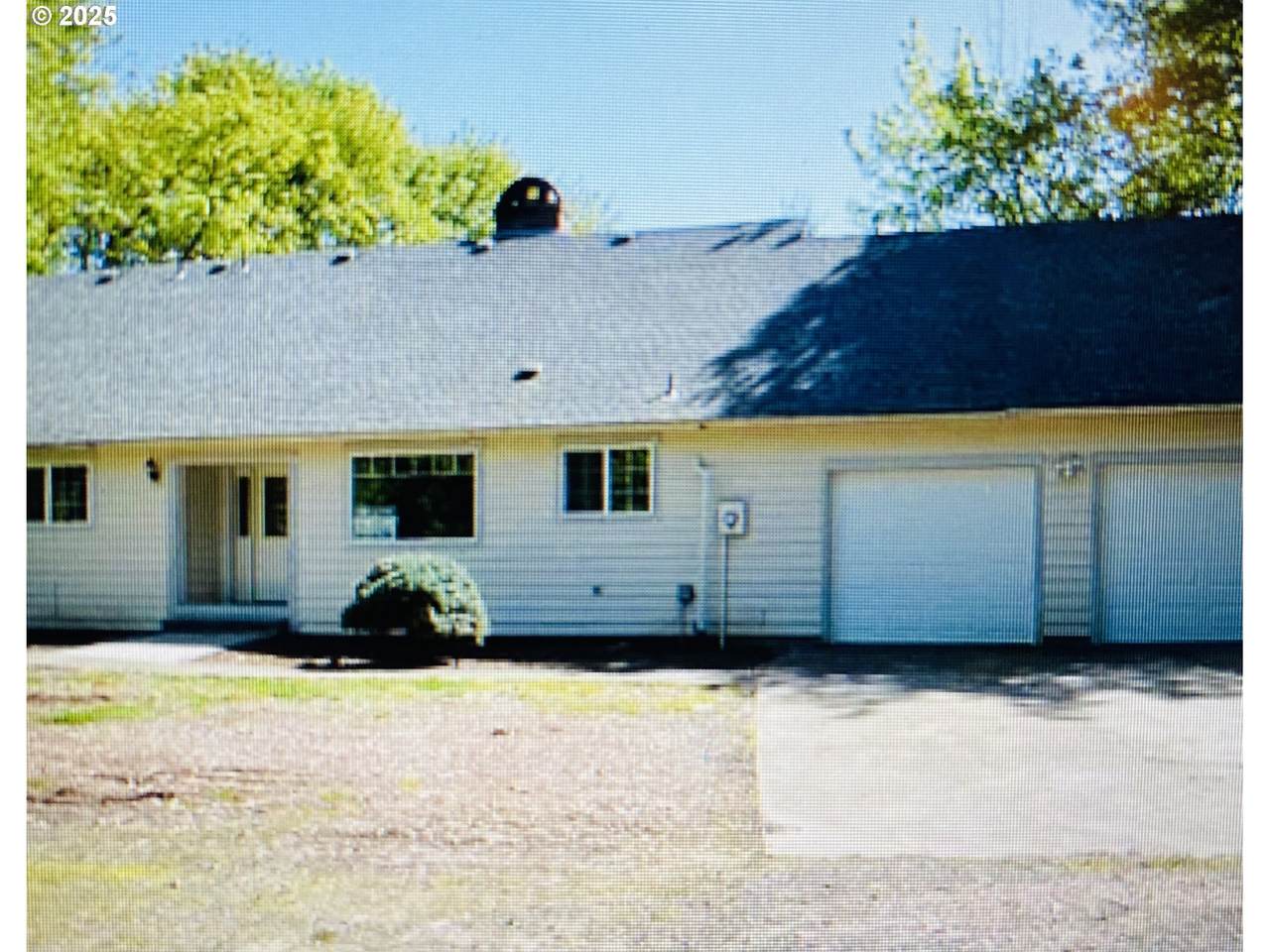 1660 Royal Dr - Photo 1