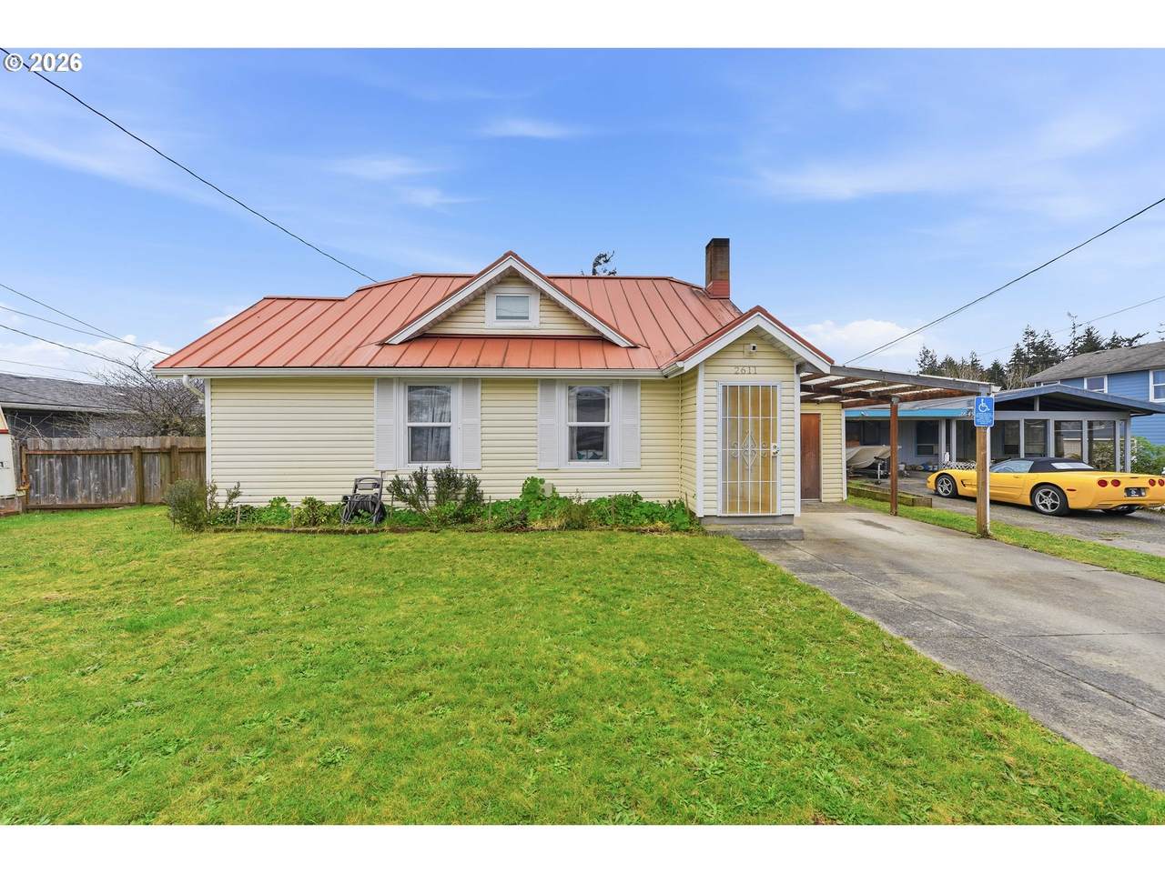 2611 Everett Ave - Photo 1