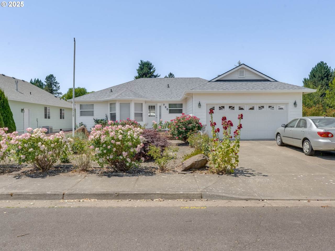 720 Lacey St - Photo 1