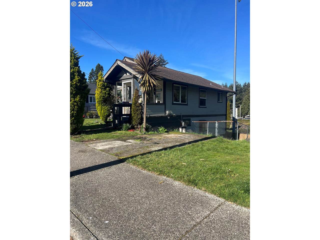 954 Commercial Ave - Photo 1