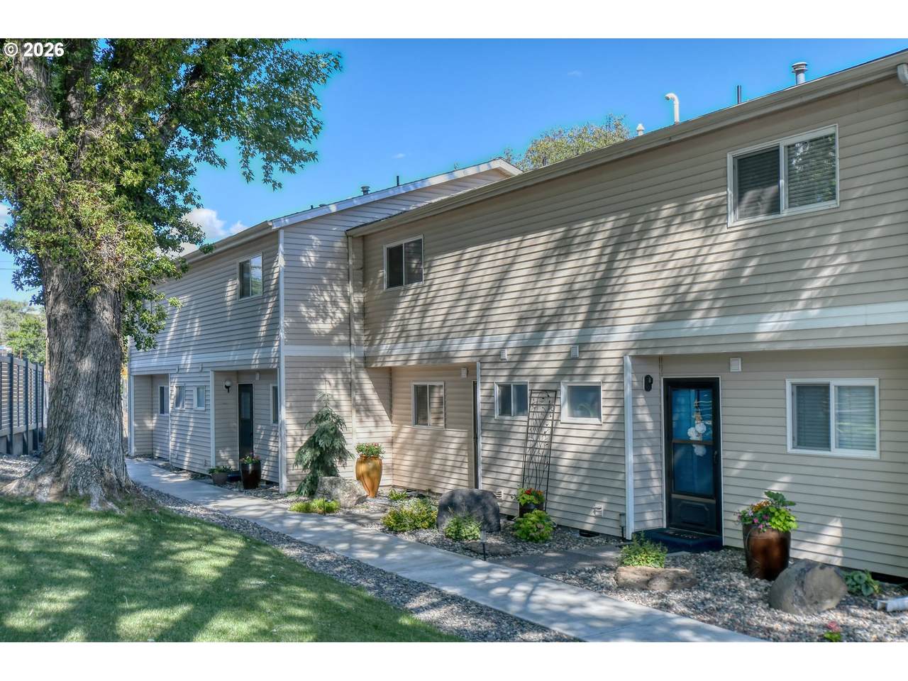 1900 Carden Ave - Photo 1