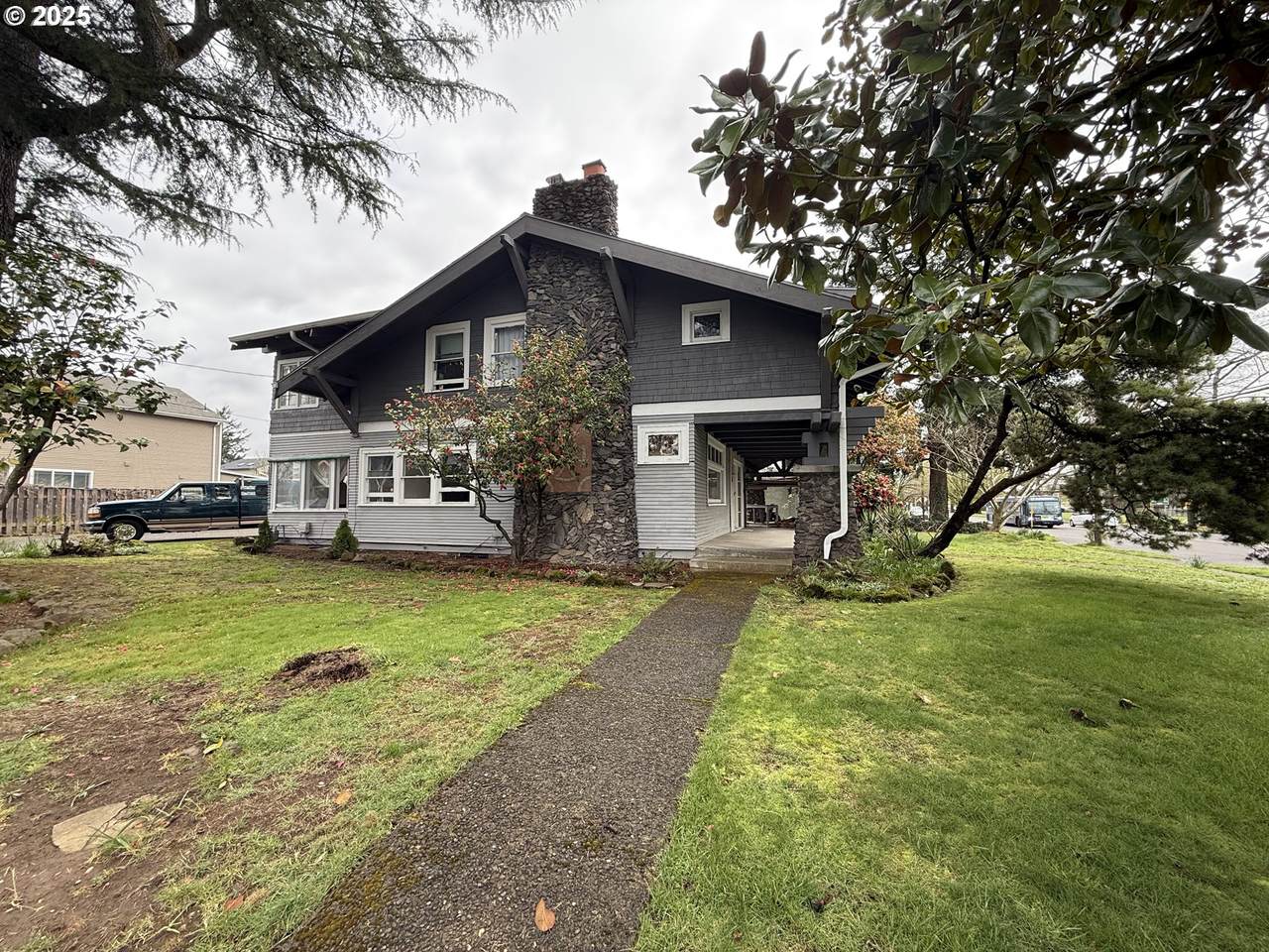 8809 Holgate Blvd - Photo 1