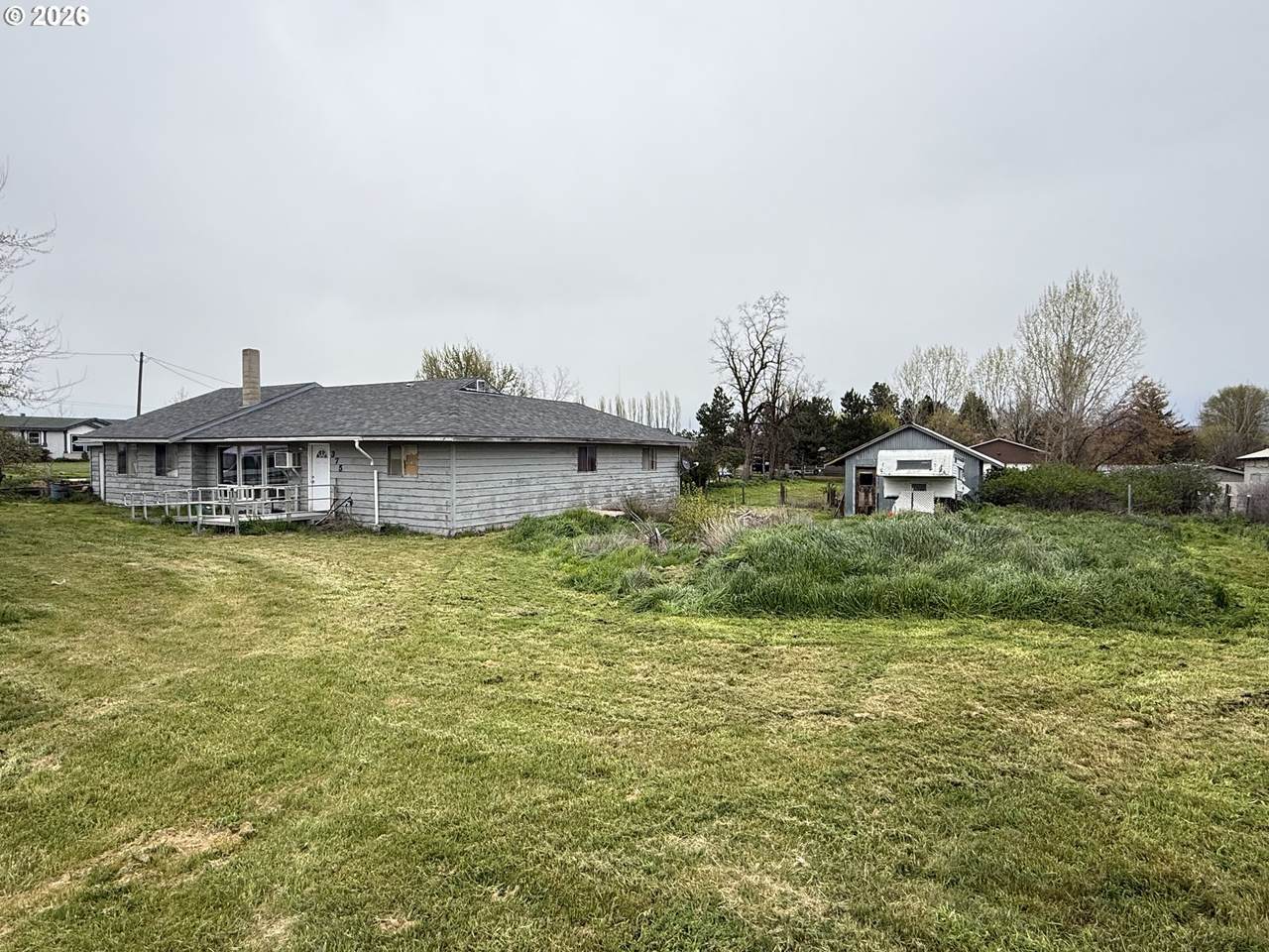 375 College St - Photo 1