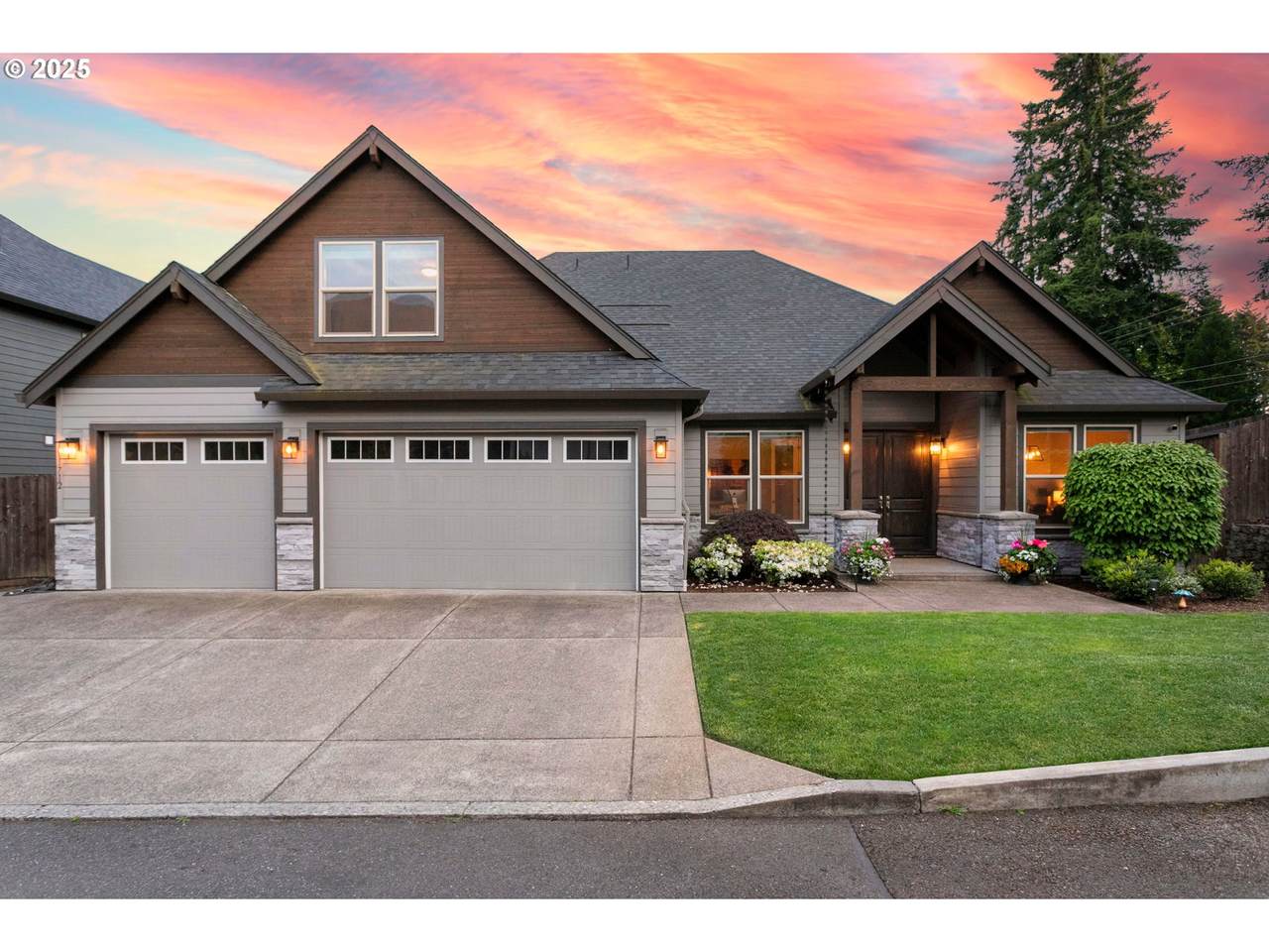 11712 15TH Ave - Photo 1