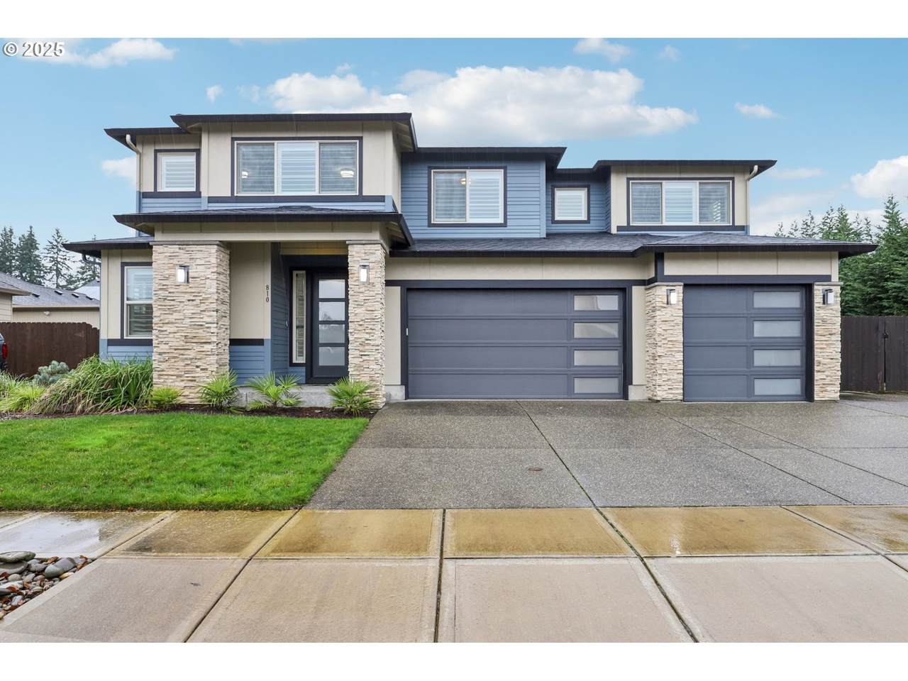 810 27TH St - Photo 1