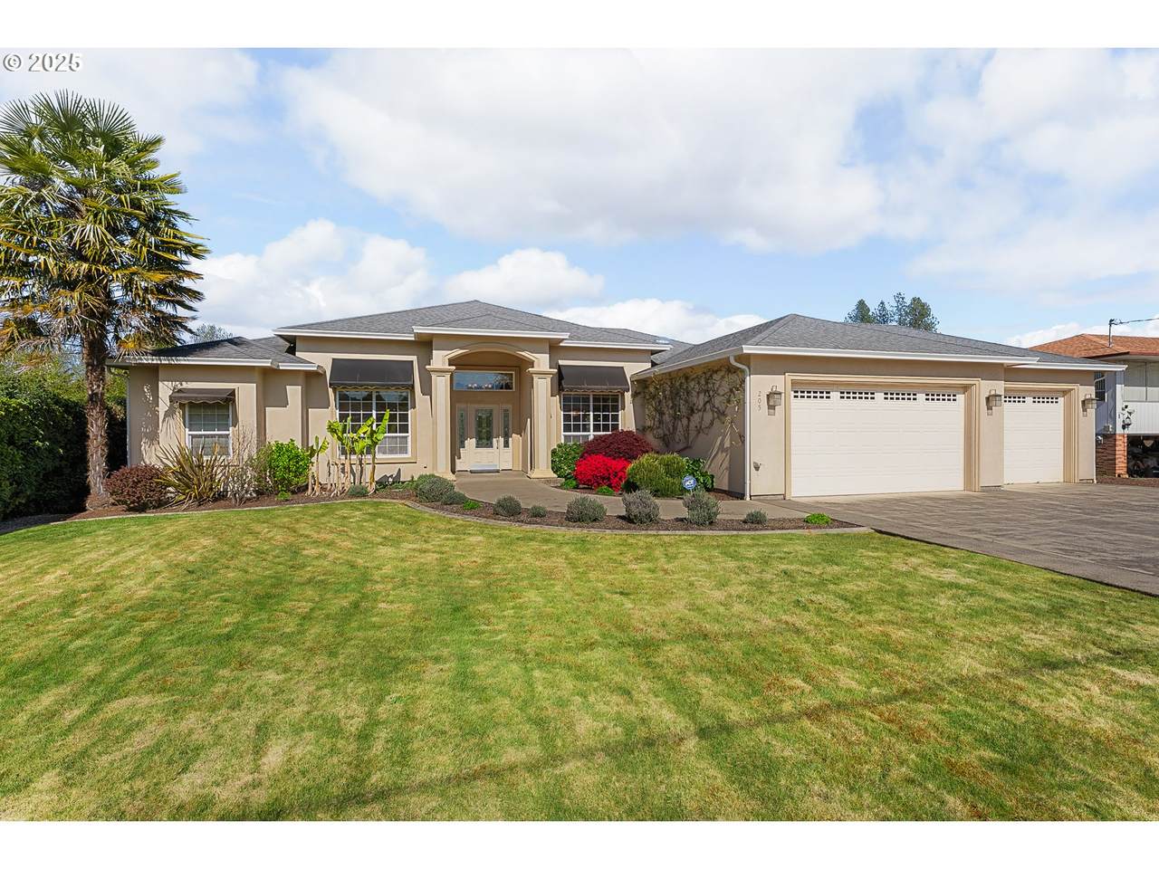 205 Oriole Dr - Photo 1