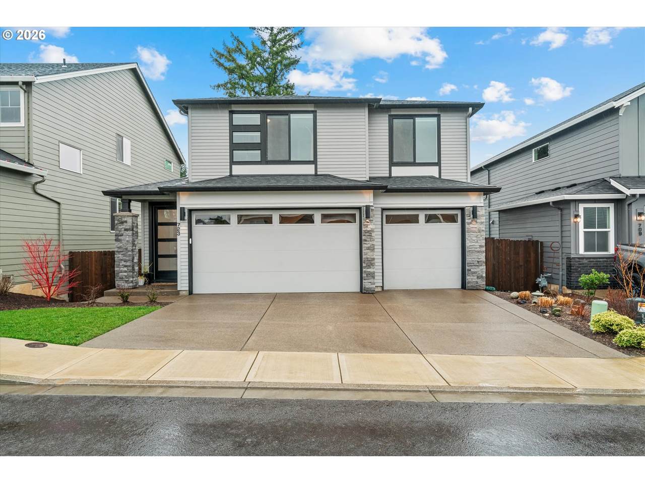 723 49TH Dr - Photo 1