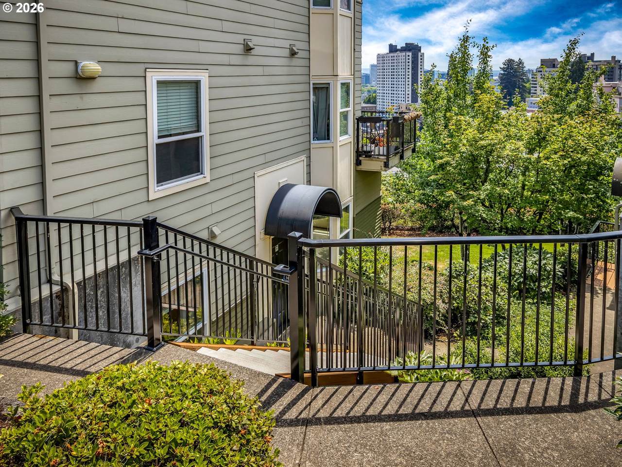 https://bt-photos.global.ssl.fastly.net/portland/1280_boomver_1_576358818-2.jpg
