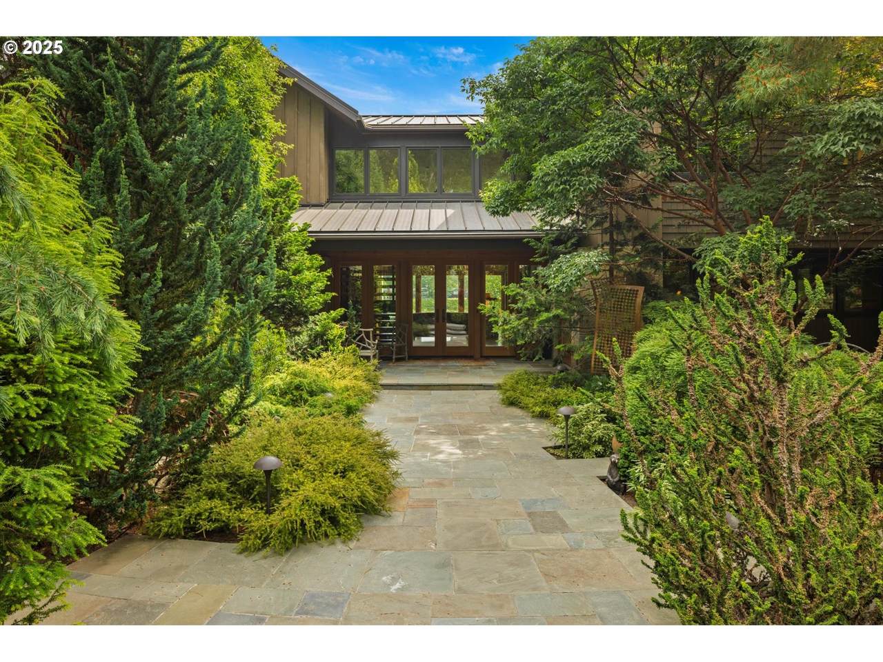 https://bt-photos.global.ssl.fastly.net/portland/1280_boomver_1_576539524-2.jpg
