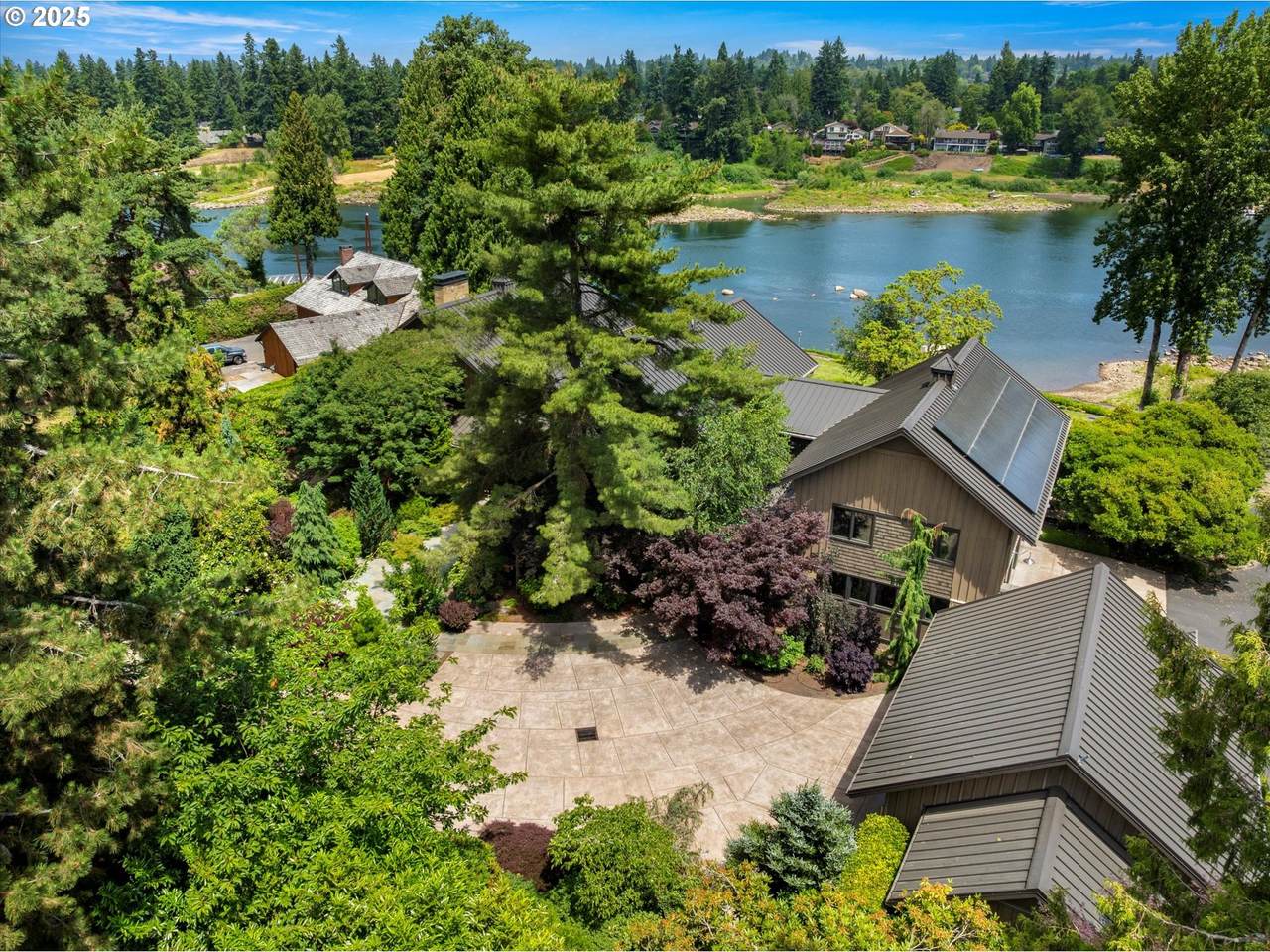 https://bt-photos.global.ssl.fastly.net/portland/1280_boomver_1_576539524-2.jpg