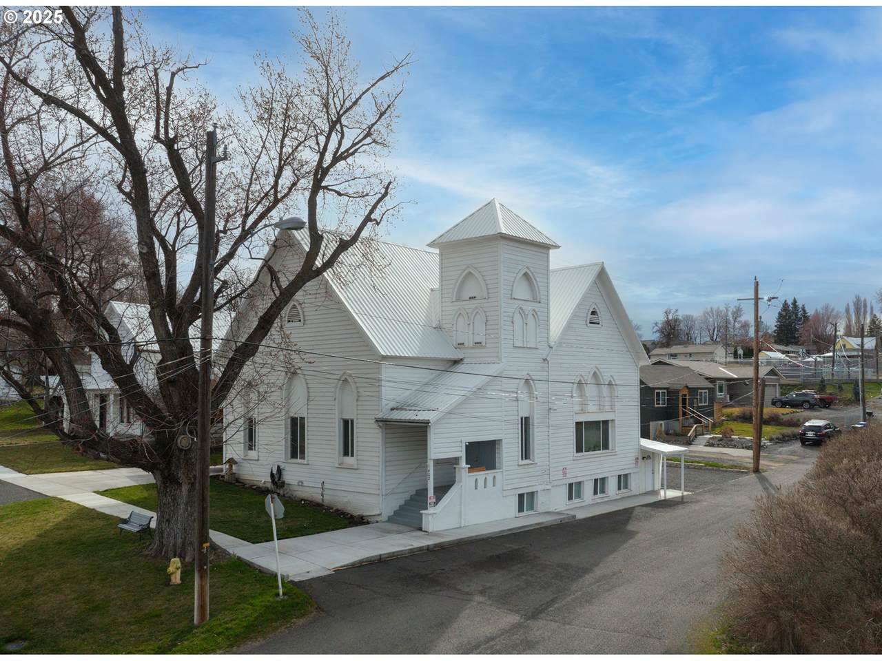 402 Main St - Photo 1