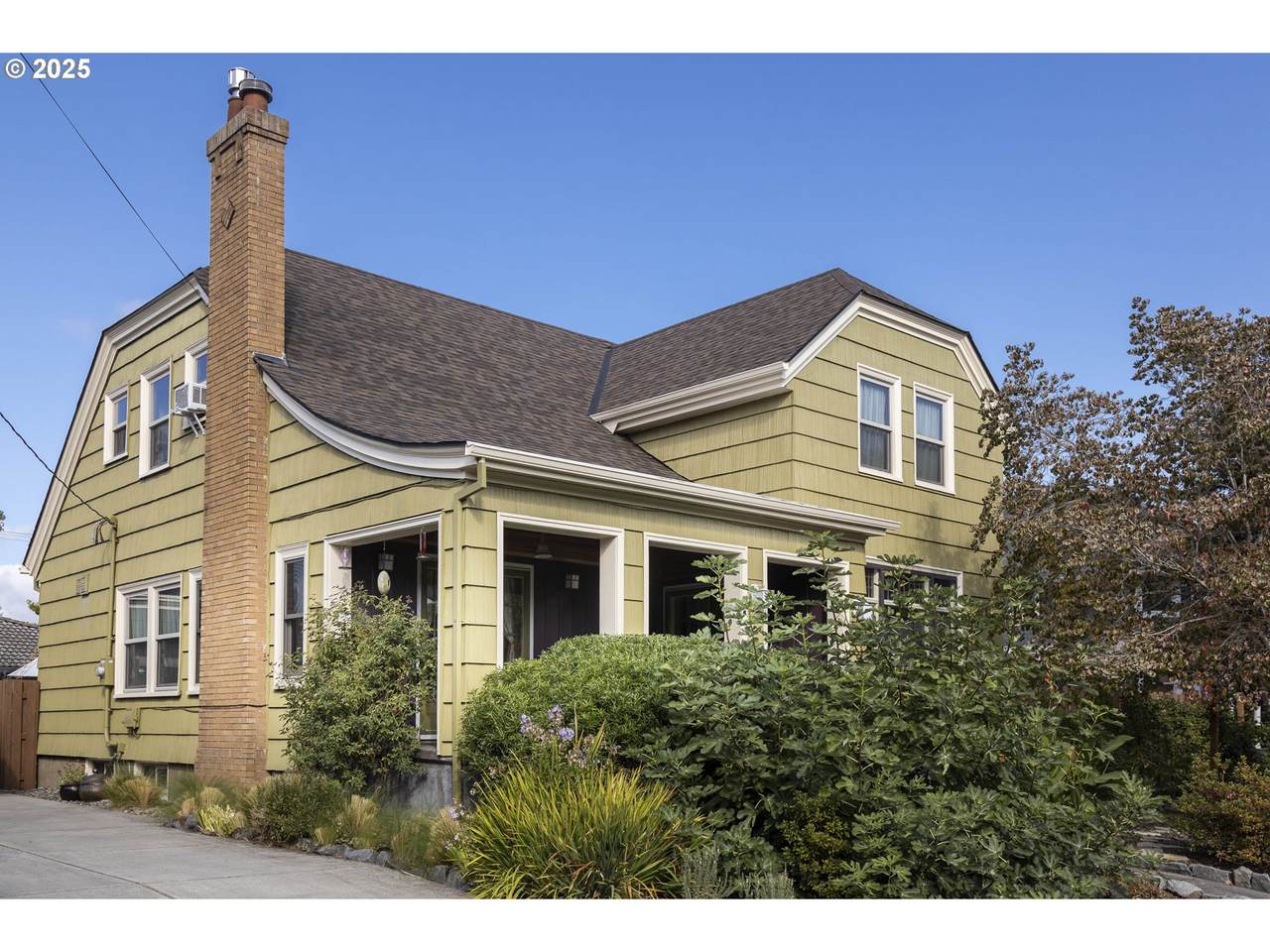 323 Cowls St - Photo 1