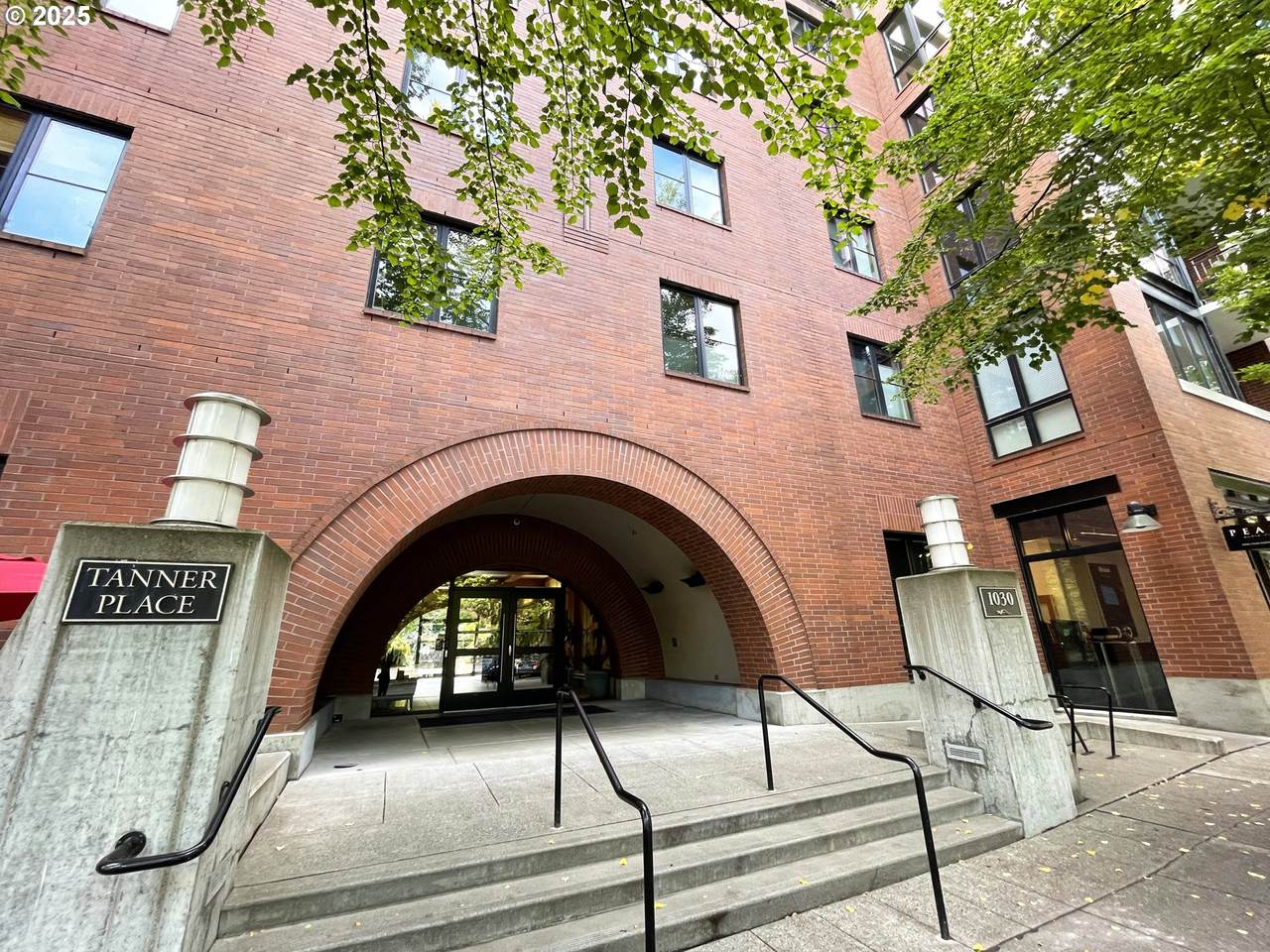 1030 Johnson St - Photo 1