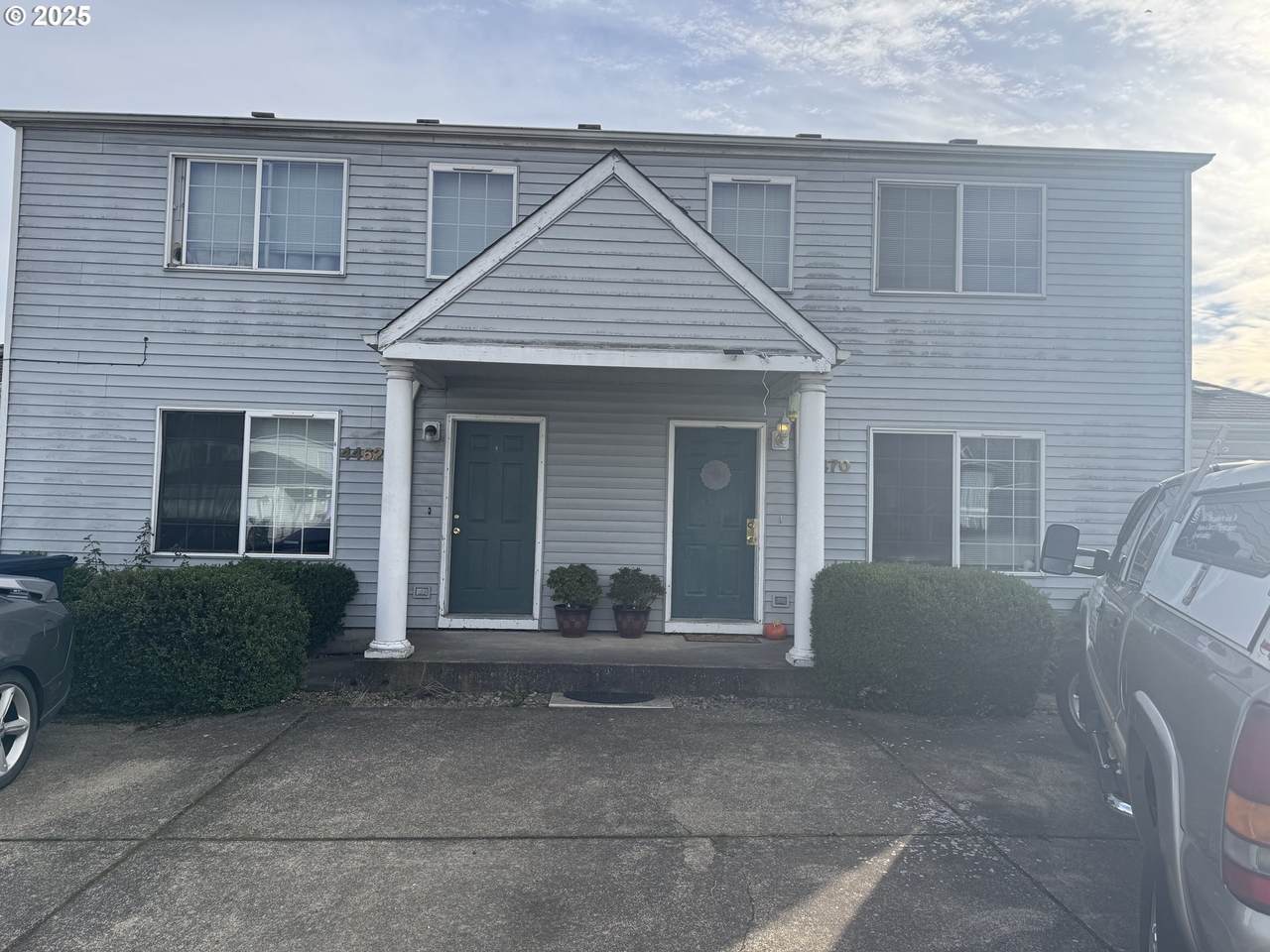 4462/4470 Fergus Ave - Photo 1