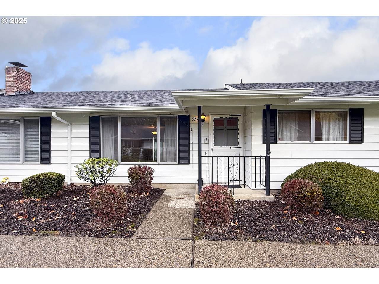 579 Fleming Ave - Photo 1