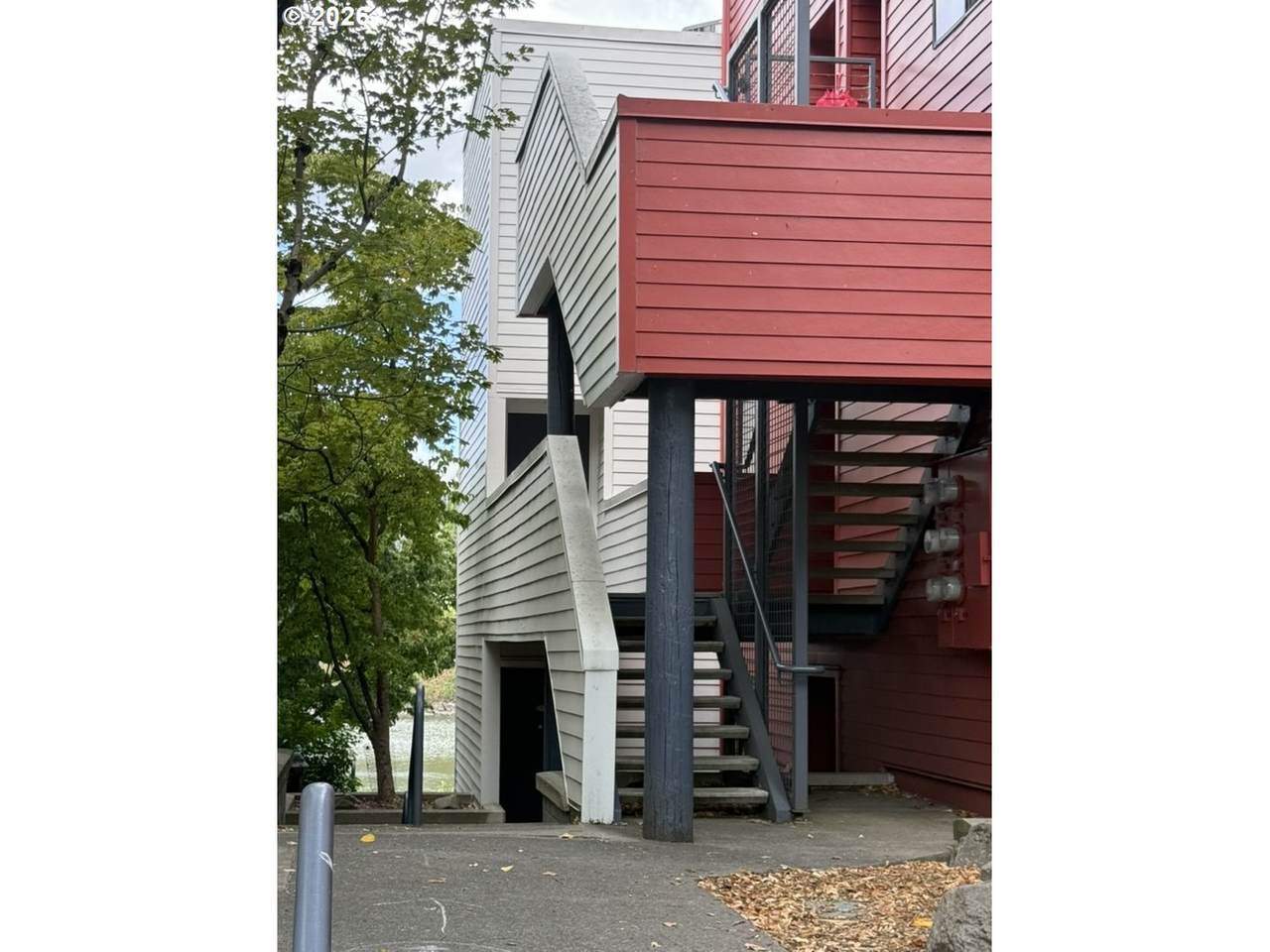 910 Naito Pkwy - Photo 1