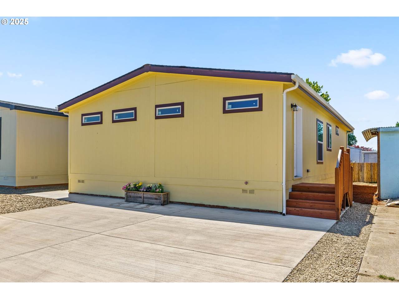 1025 6TH St - Photo 1