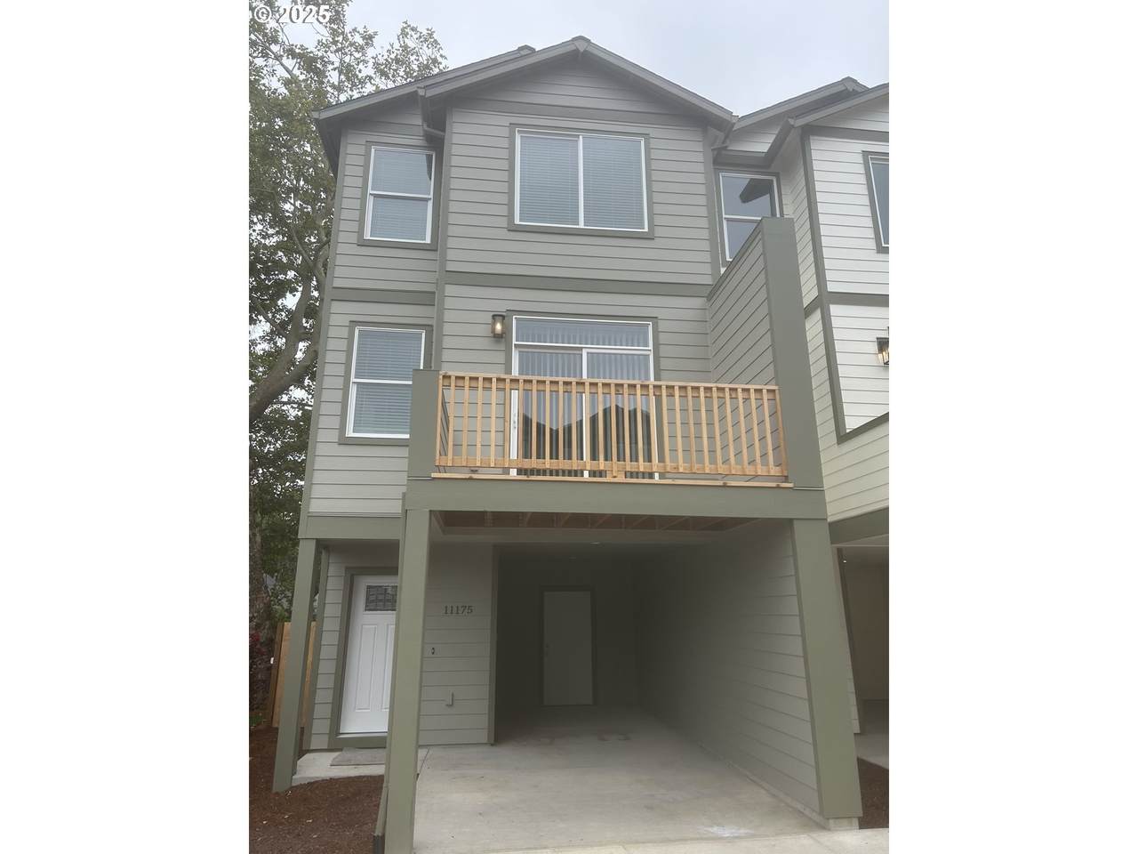 11175 Stark St - Photo 1