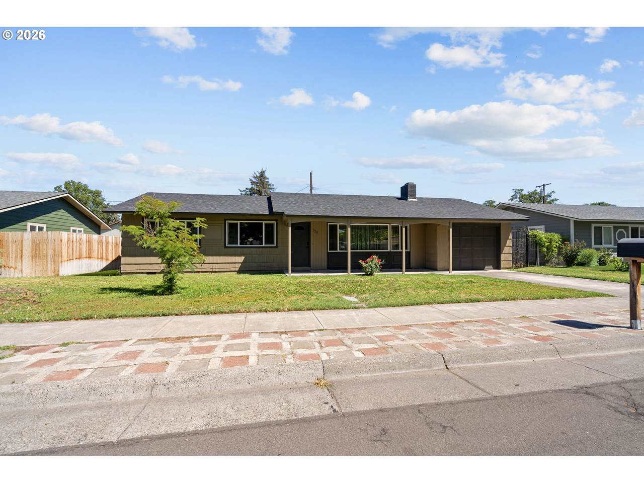 770 Pine Ave - Photo 1