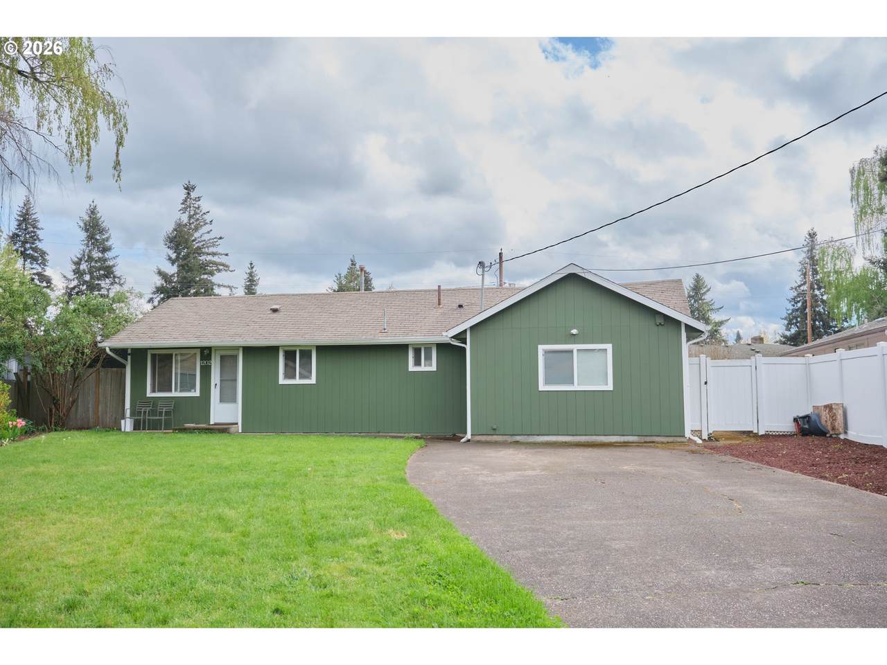 1202 Leo St - Photo 1